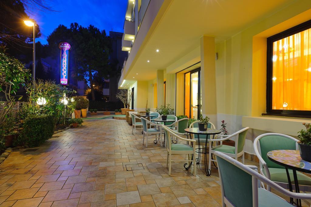 Hotel Vannucci Rimini Exterior photo