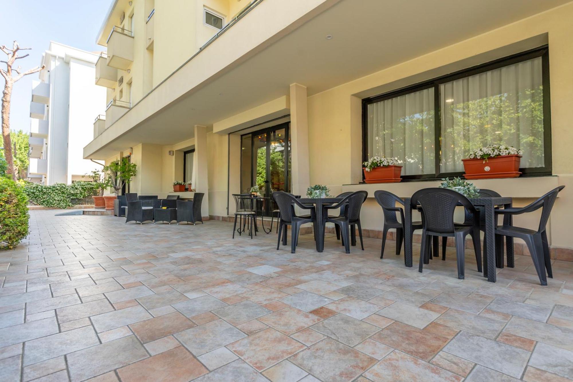 Hotel Vannucci Rimini Exterior photo